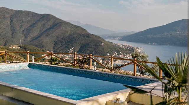 Zu verkaufende Wohnungen in Herceg Novi mit Panoramablick auf das Meer